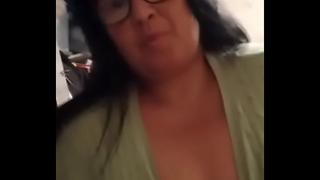 Madura tetona mexicana me enseña tus enormes tetas de milf