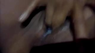 stifmaster14 .la puta de mi vecina  milf me envia chats calientes y videos masturbandose hasta correrse